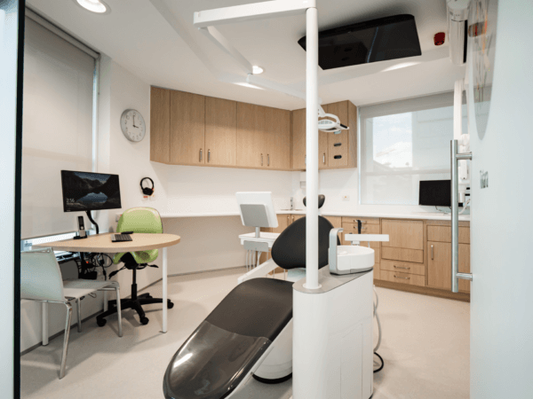 Treatment room with second PC for assistant